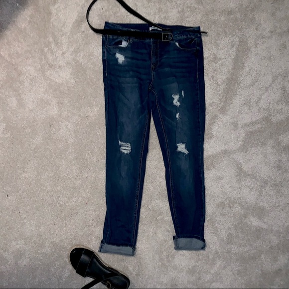 Dark wash blue jeans with slight rips - Picture 2 of 2